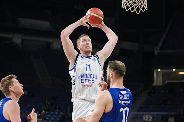 Anadolu Efes Taraftarı Önünde Güldü: Basketbol Süper Ligi’nde Kritik Galibiyet